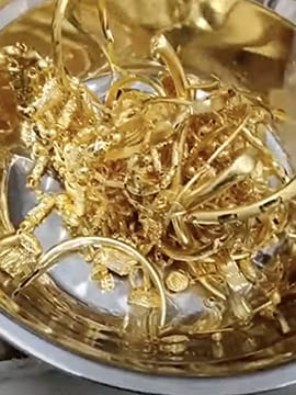 黄金回收交易瞬间